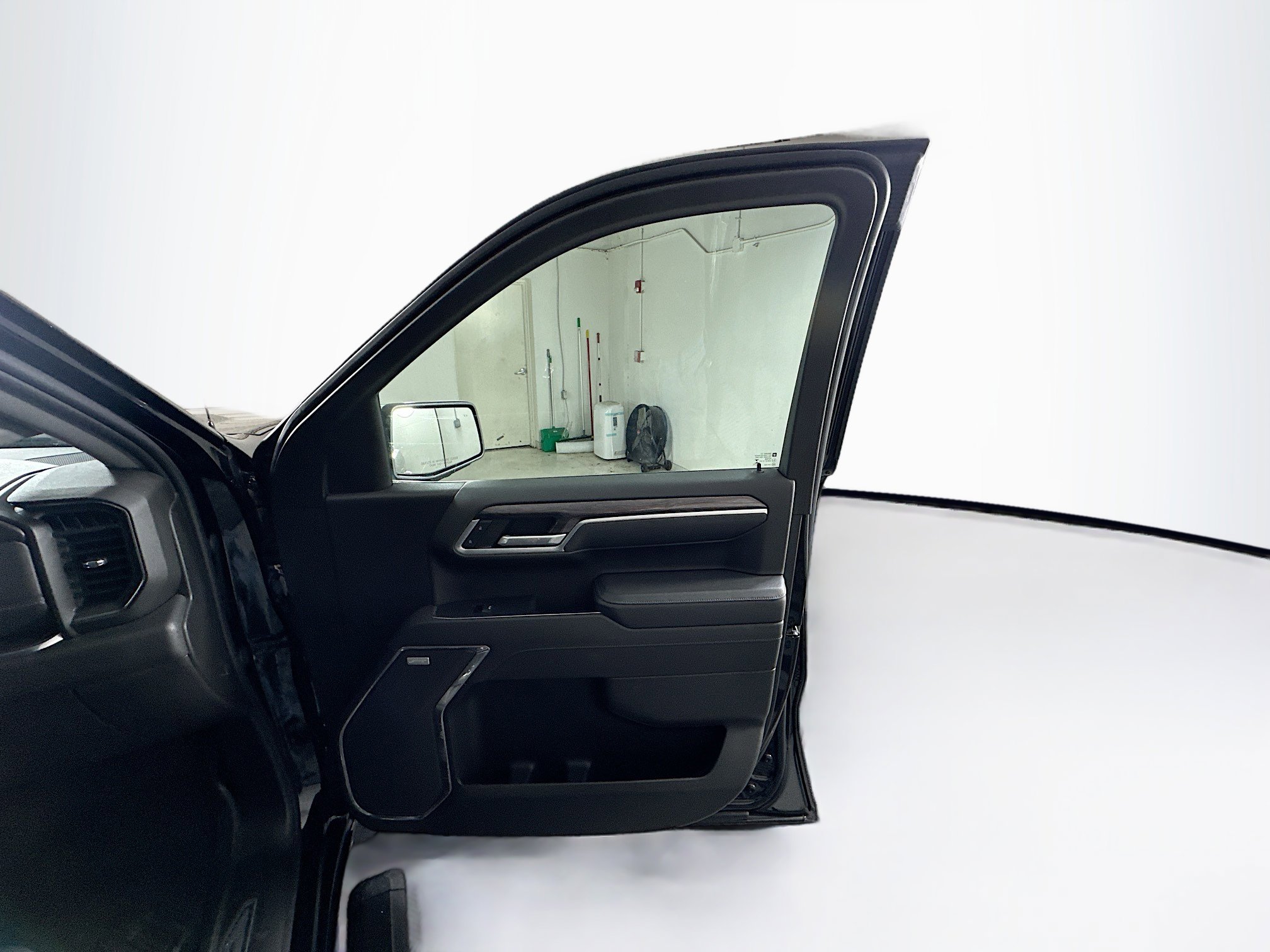 Used 2022 Chevrolet Silverado 1500 LTZ AWD/4WD image 31