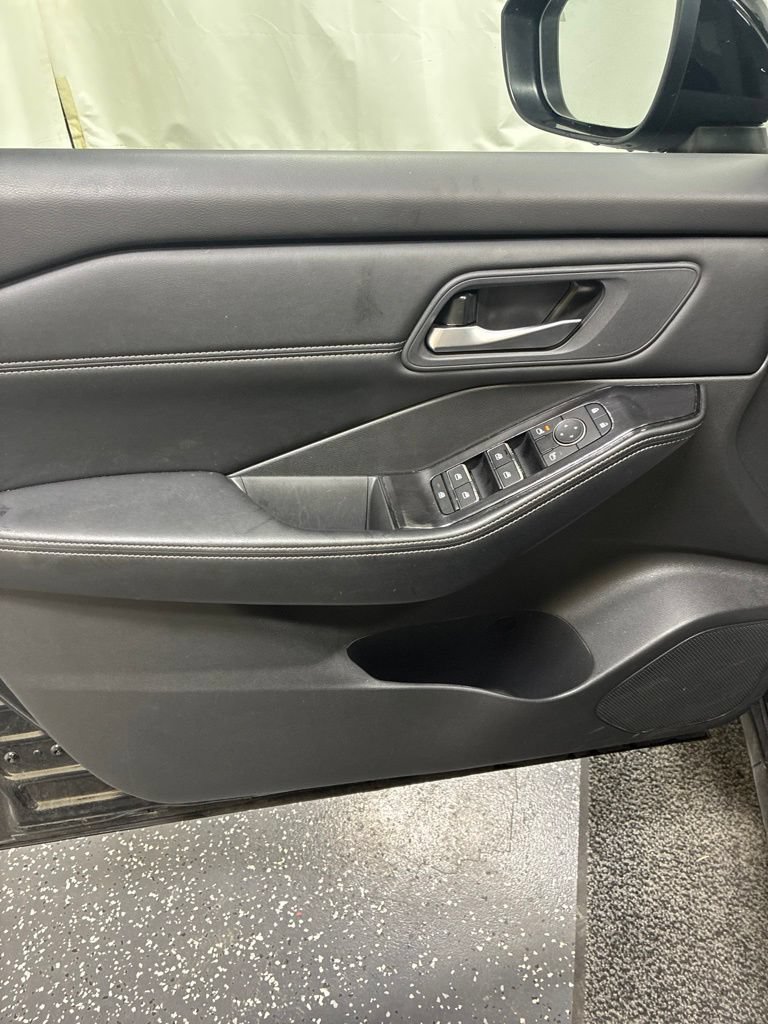 Used 2026 Nissan Rogue SL AWD/4WD image 13