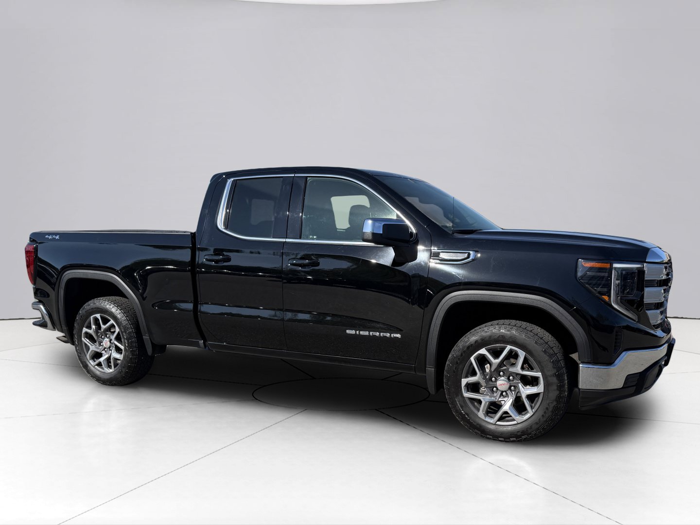 Used 2024 GMC Sierra 1500 SLE w/ Preferred Package AWD/4WD image 12