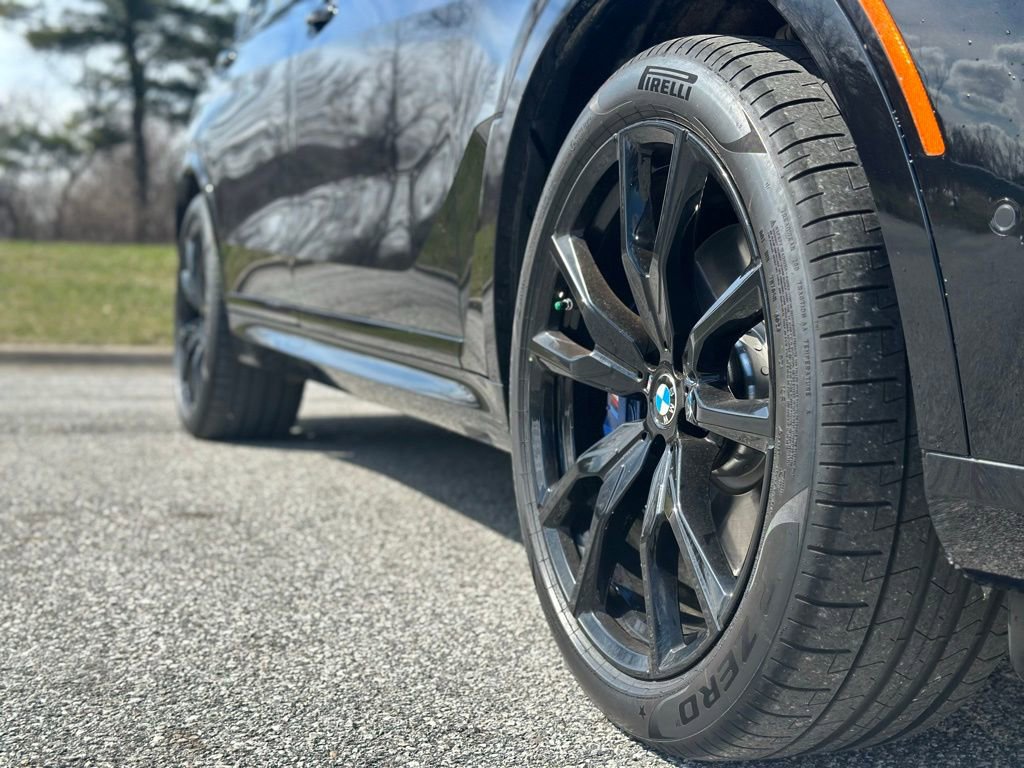 Certified 2025 BMW X7 M60i image 9