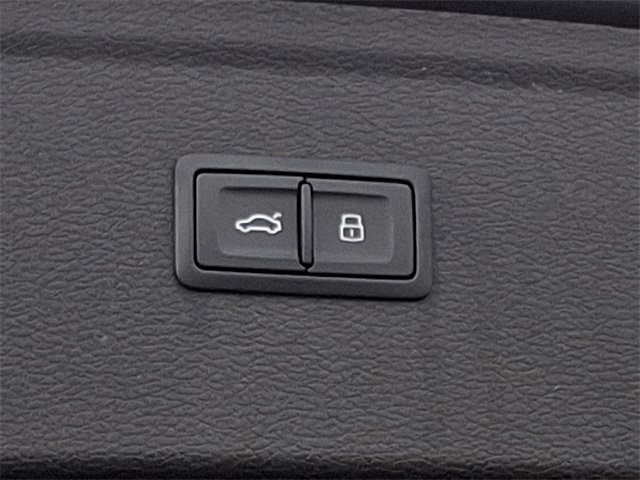 Used 2025 Audi Q5 2.0T Premium image 32