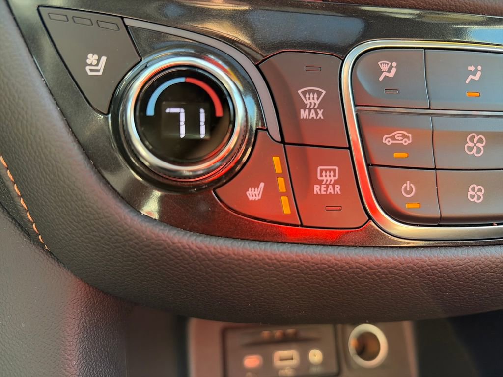Used 2023 Chevrolet Equinox Premier AWD/4WD image 35