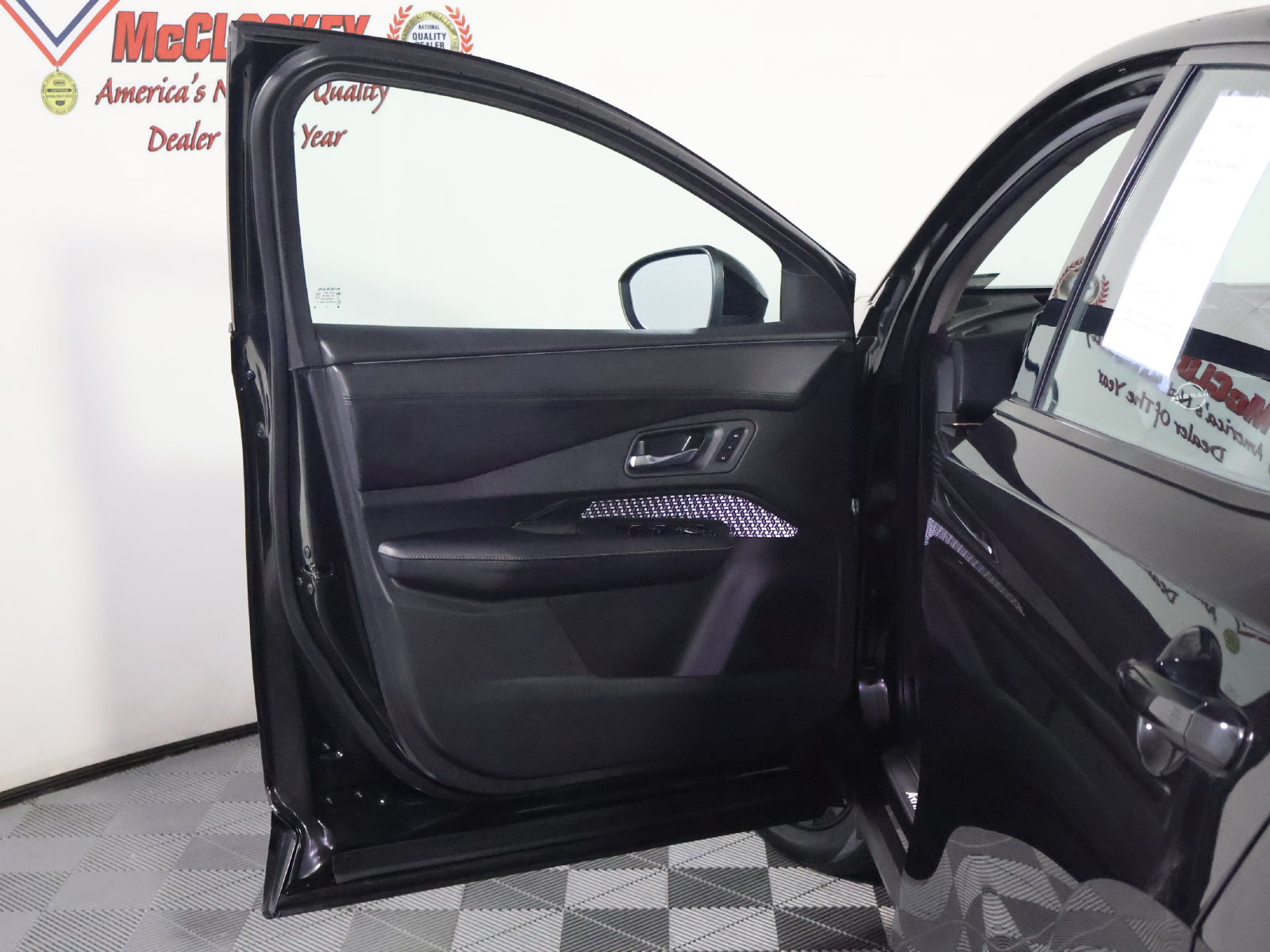 Used 2024 Nissan Ariya AWD image 22