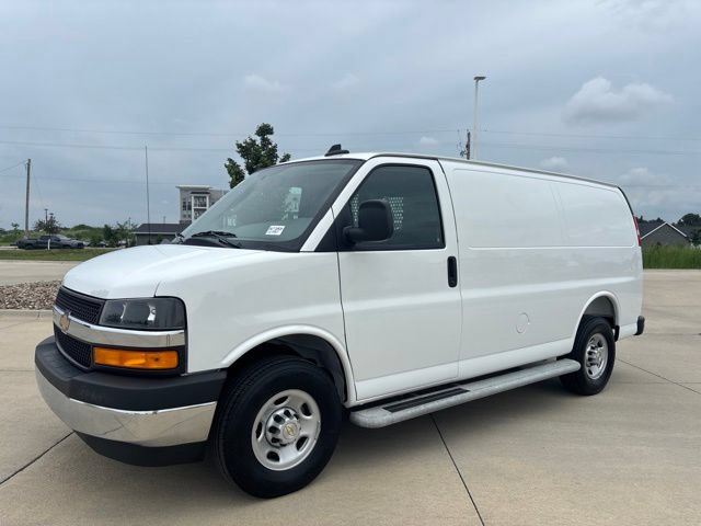 Used 2025 Chevrolet Express 2500 w/ Driver Convenience Package RWD image 2