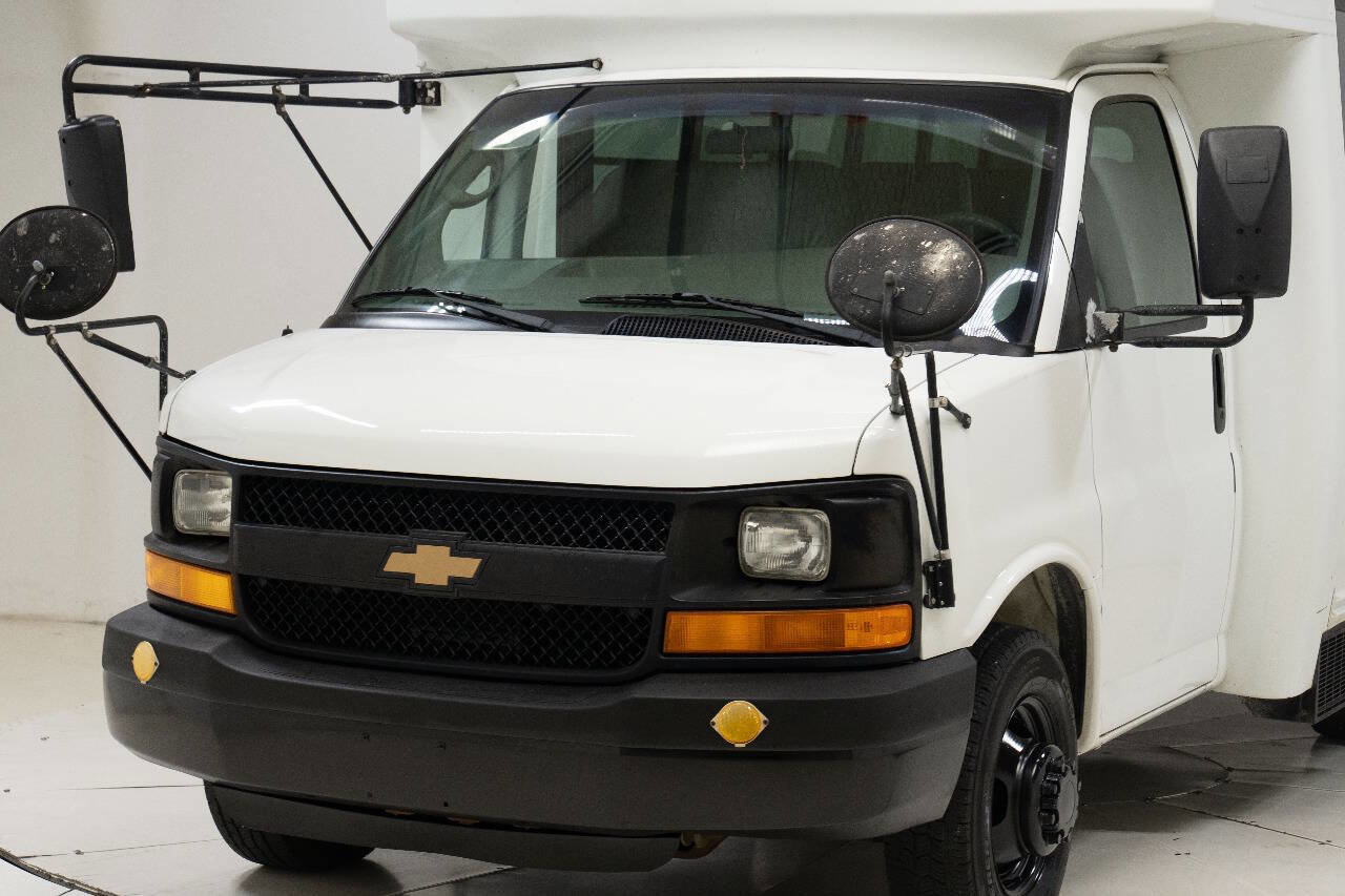 Used 2004 Chevrolet Express 3500 3500 2dr Commercial/Cutaway/Ch w/ School Bus Package image 10