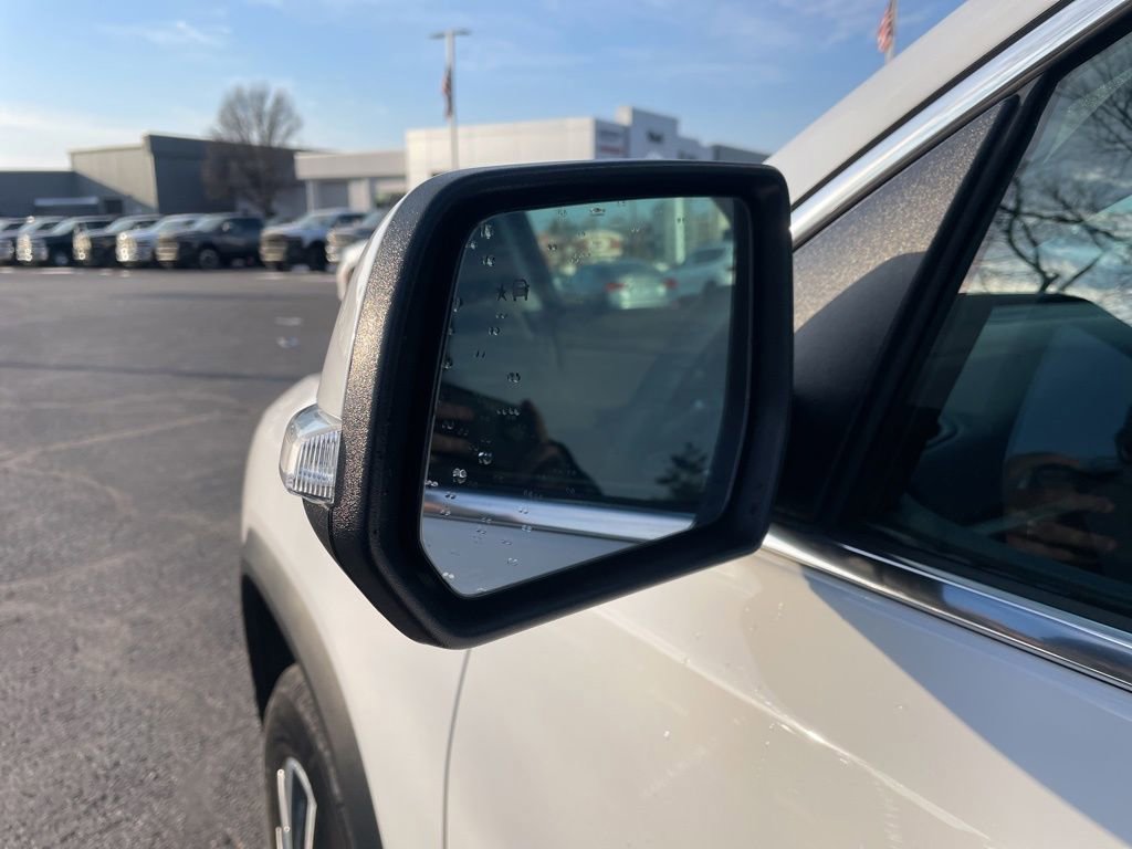 Used 2023 GMC Acadia SLE w/ Driver Convenience Package image 10