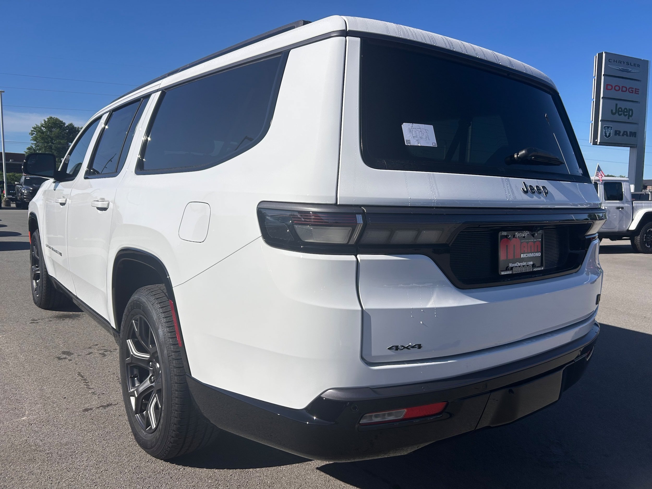 New 2026 Jeep Grand Wagoneer L Limited w/ Premium Group II AWD/4WD image 5