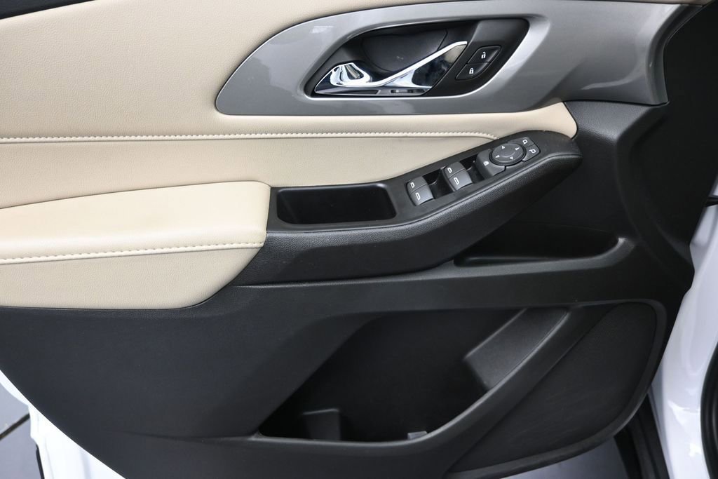 Used 2023 Chevrolet Traverse LS FWD image 12