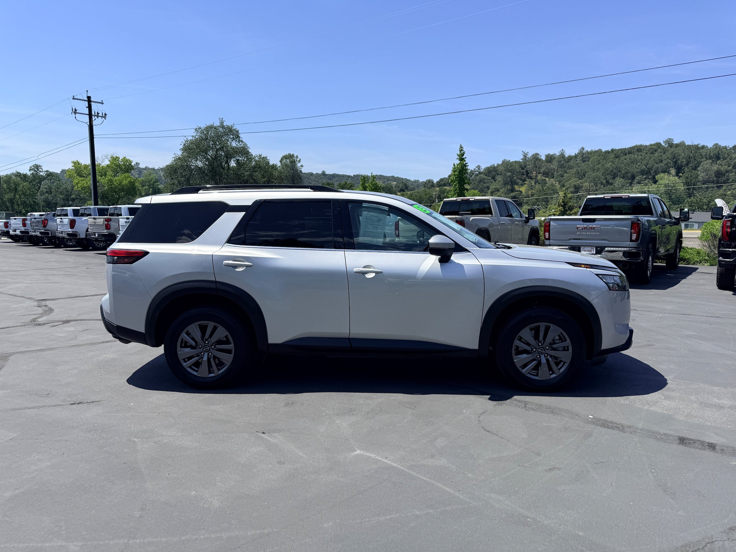 Used 2025 Nissan Pathfinder SV AWD/4WD image 5