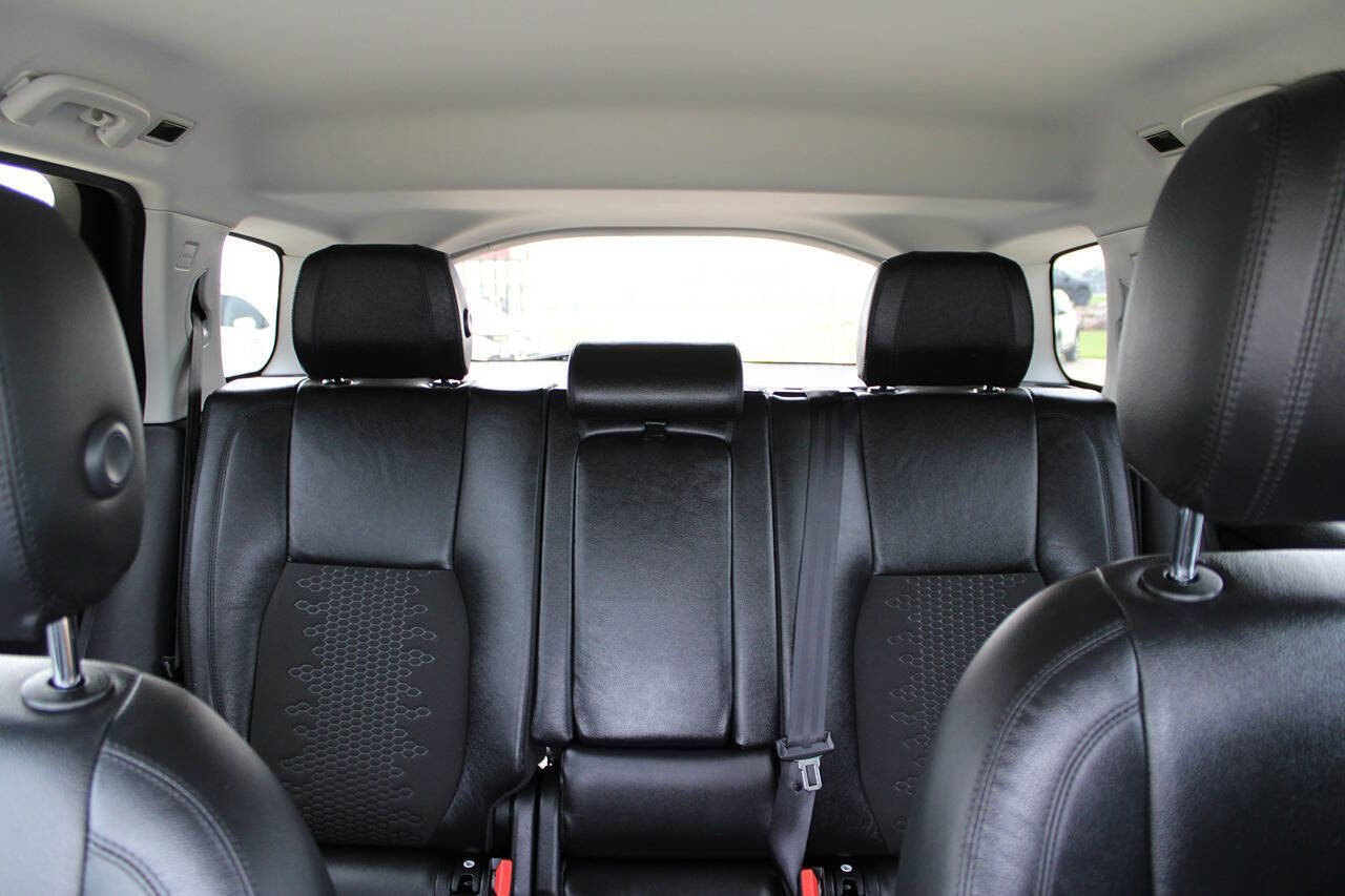 Used 2018 Land Rover Discovery Sport SE image 16