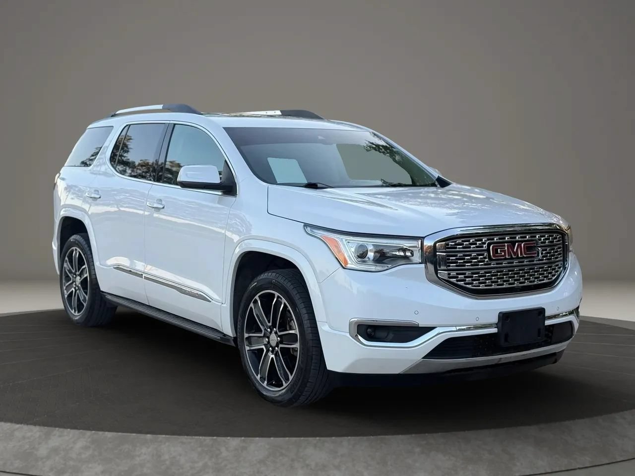 Used 2019 GMC Acadia Denali w/ Technology Package FWD image 8