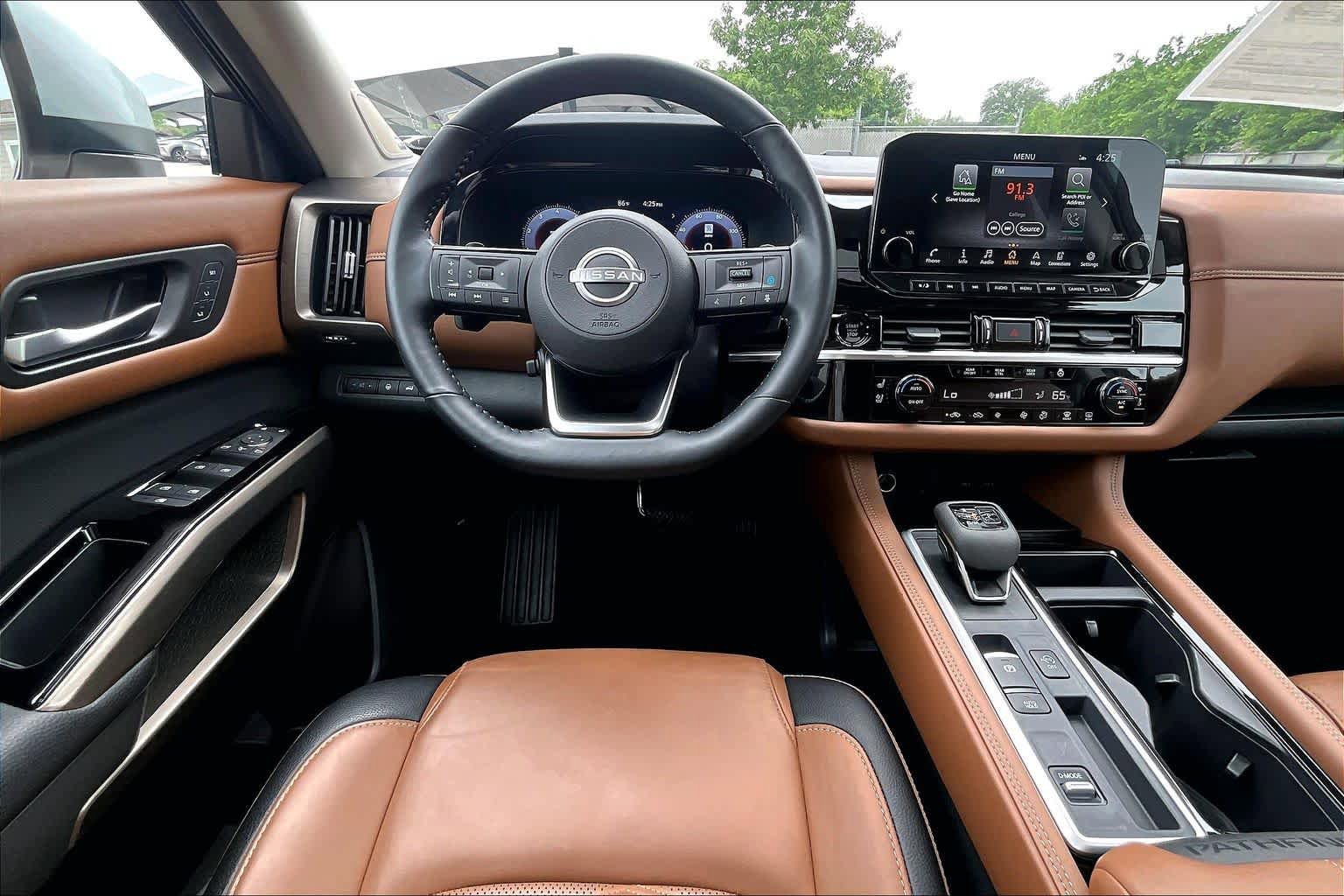 Certified 2025 Nissan Pathfinder Platinum w/ Cargo Package FWD image 6