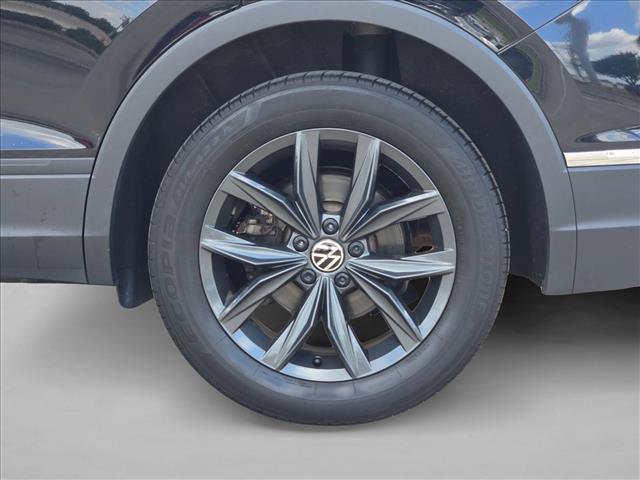 Used 2024 Volkswagen Tiguan SE FWD image 23