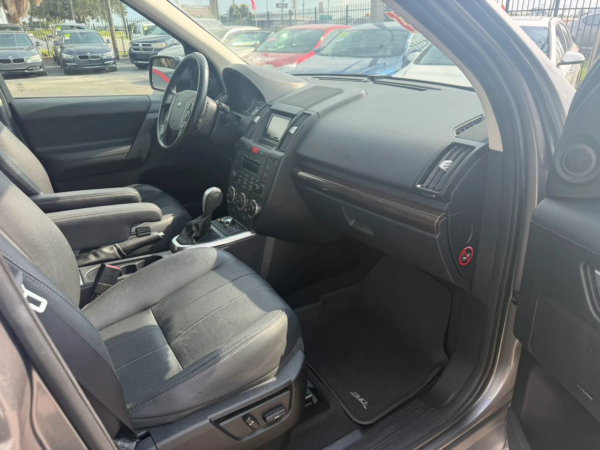 Used 2011 Land Rover LR2 HSE AWD/4WD image 10