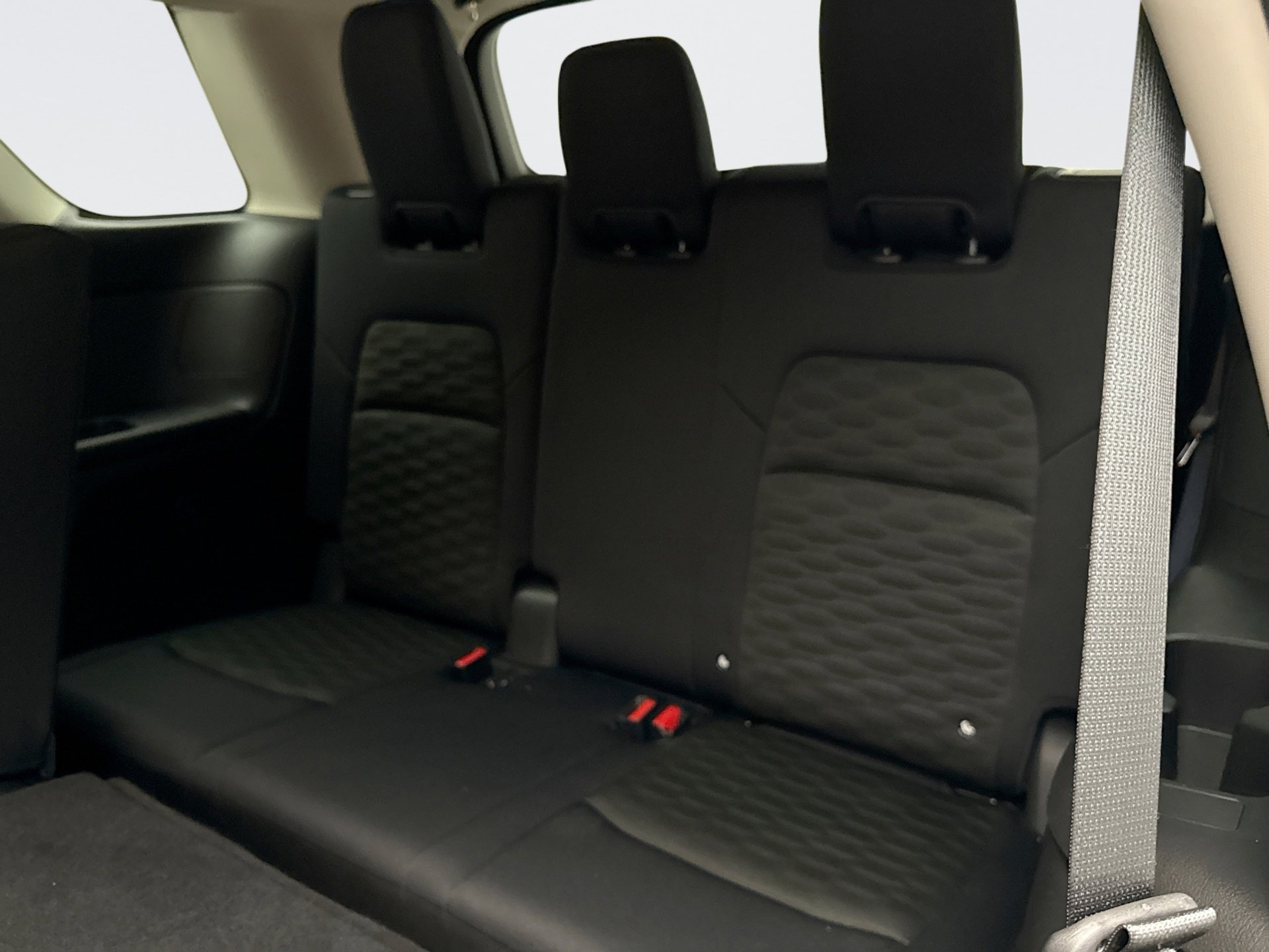 Used 2024 Nissan Pathfinder S image 19