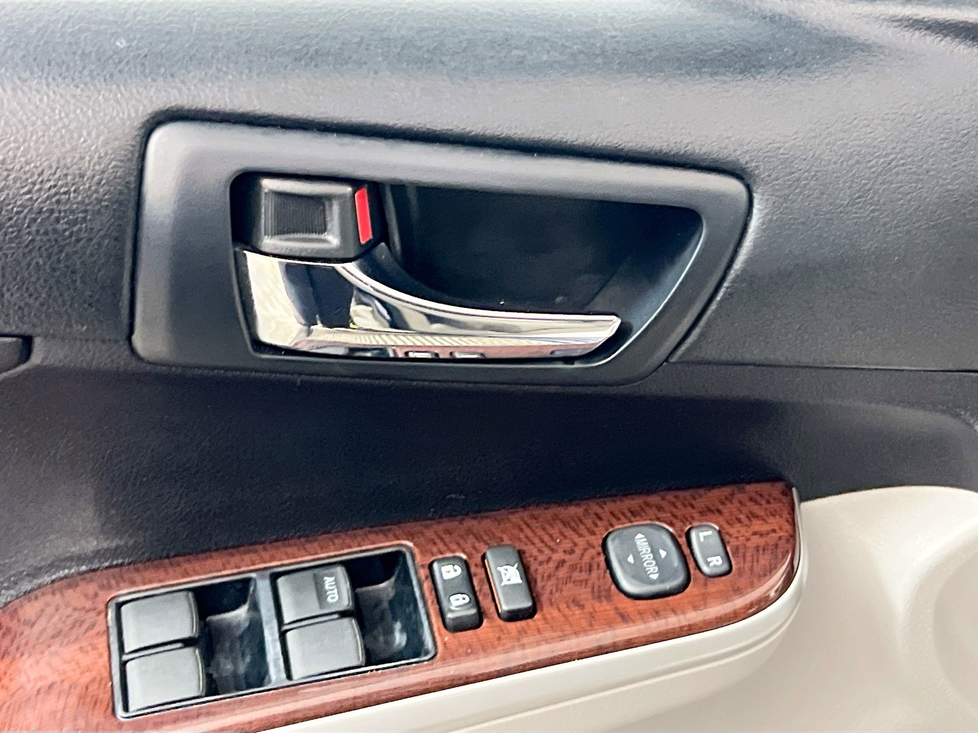 Used 2014 Toyota Camry XLE w/ Leather Package image 16