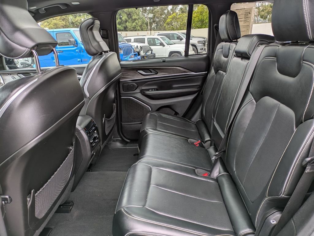 Certified 2022 Jeep Grand Cherokee Overland w/ Luxury Tech Group IV image 24