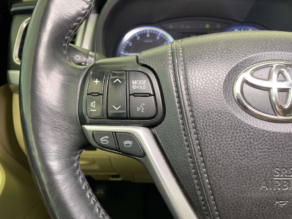 Used 2015 Toyota Highlander XLE AWD/4WD image 32