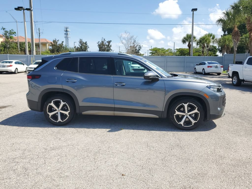 Certified 2026 Volkswagen Tiguan SE FWD image 4