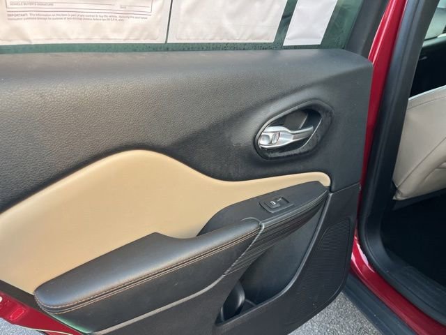 Used 2016 Jeep Cherokee Limited image 12