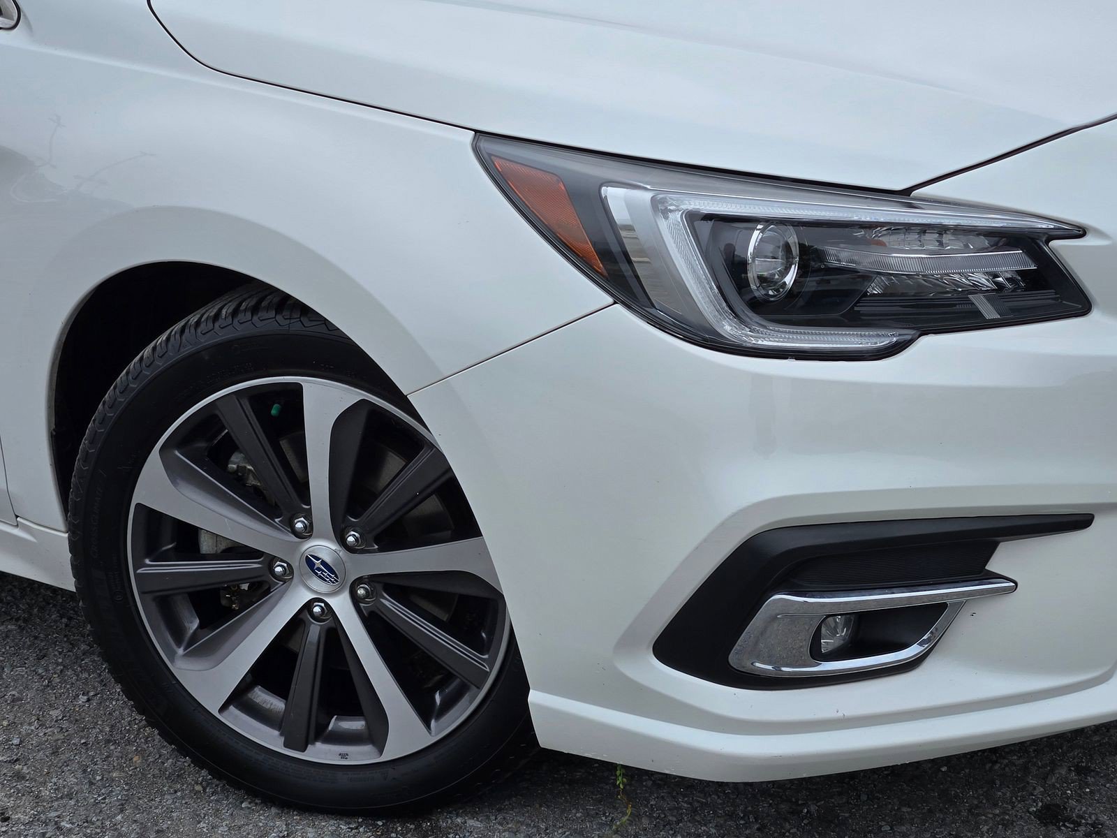 Used 2018 Subaru Legacy 3.6R Limited AWD/4WD image 9