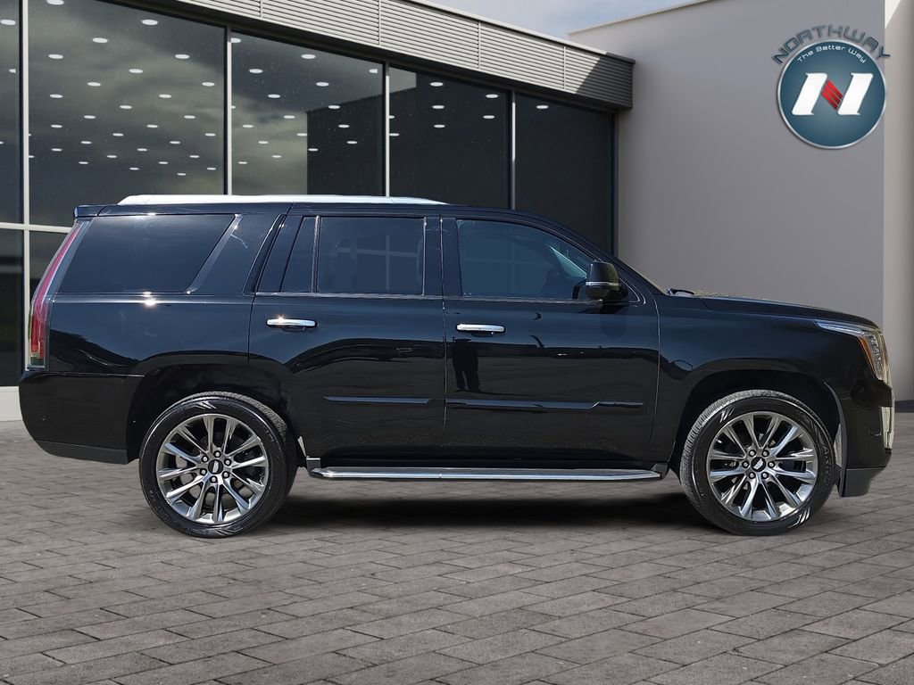 Used 2019 Cadillac Escalade Luxury w/ Escalade Sport Edition AWD/4WD image 6