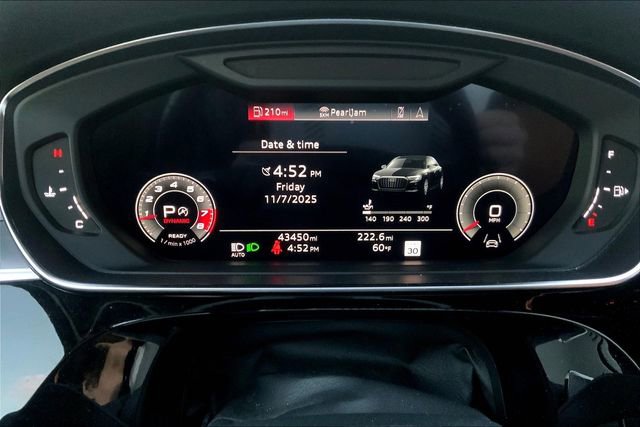 Used 2022 Audi S8 image 23