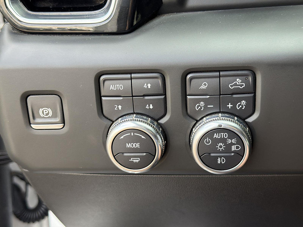 Used 2024 GMC Sierra 1500 Denali w/ Technology Package AWD/4WD image 17
