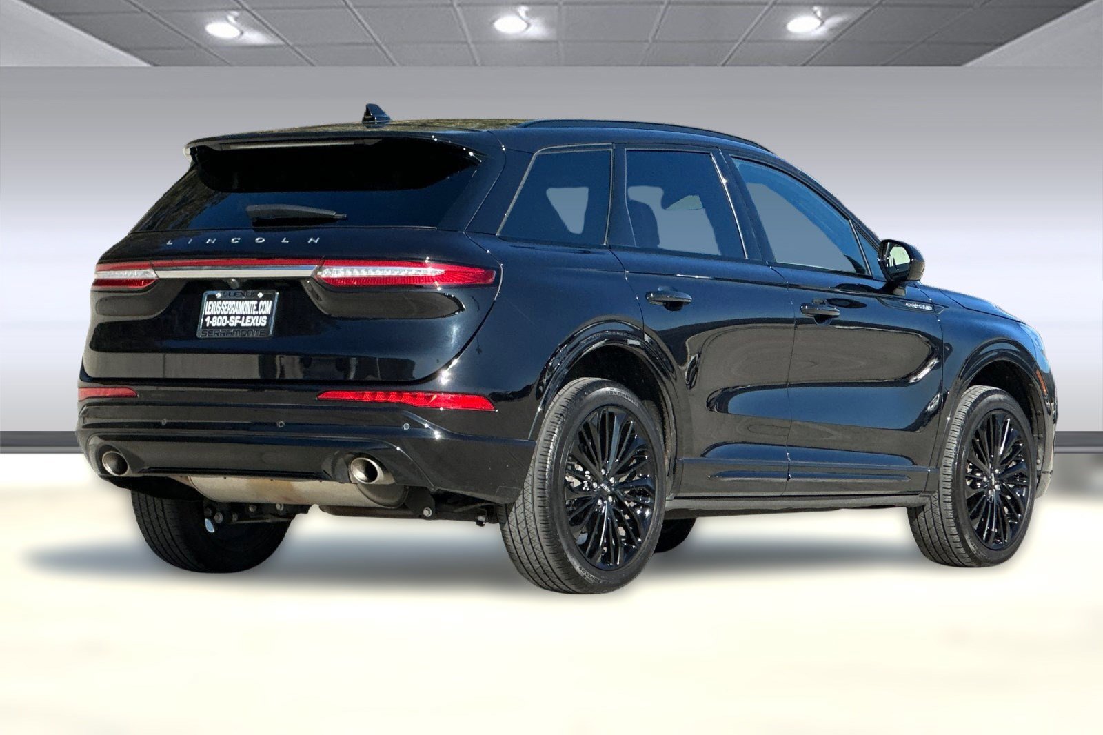 Used 2023 Lincoln Corsair Reserve w/ Jet Appearance Package image 8