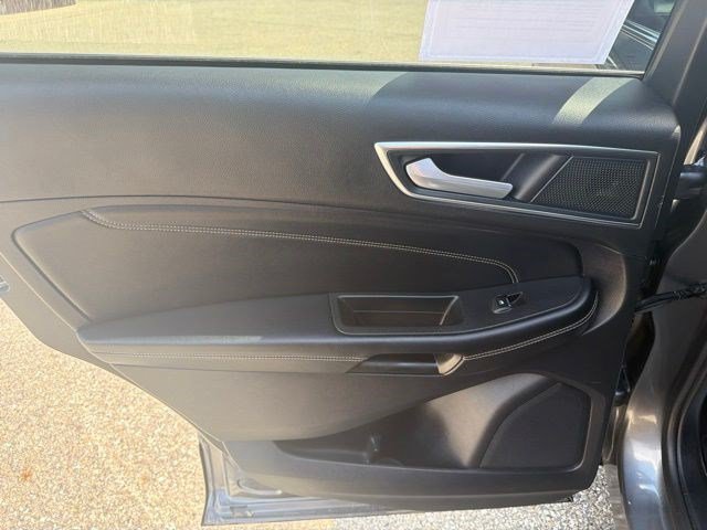 Used 2022 Ford Edge Titanium AWD/4WD image 15