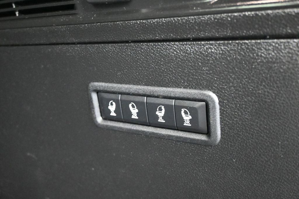 Used 2022 Jeep Wagoneer Series III RWD image 40
