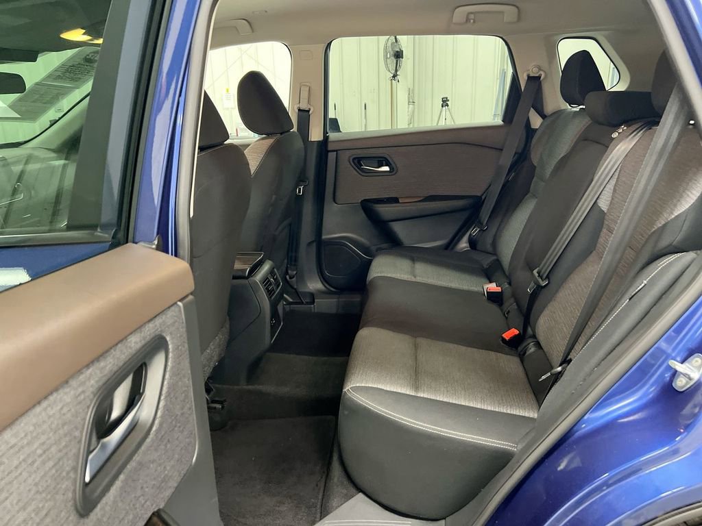 Used 2023 Nissan Rogue SV AWD/4WD image 22