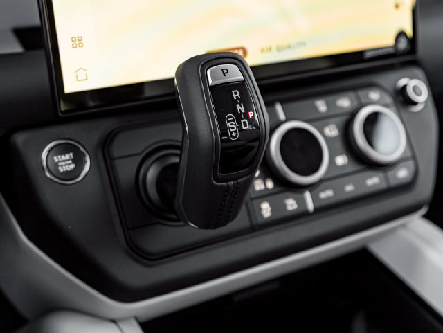 New 2026 Land Rover Defender 110 X-Dynamic SE AWD/4WD image 24