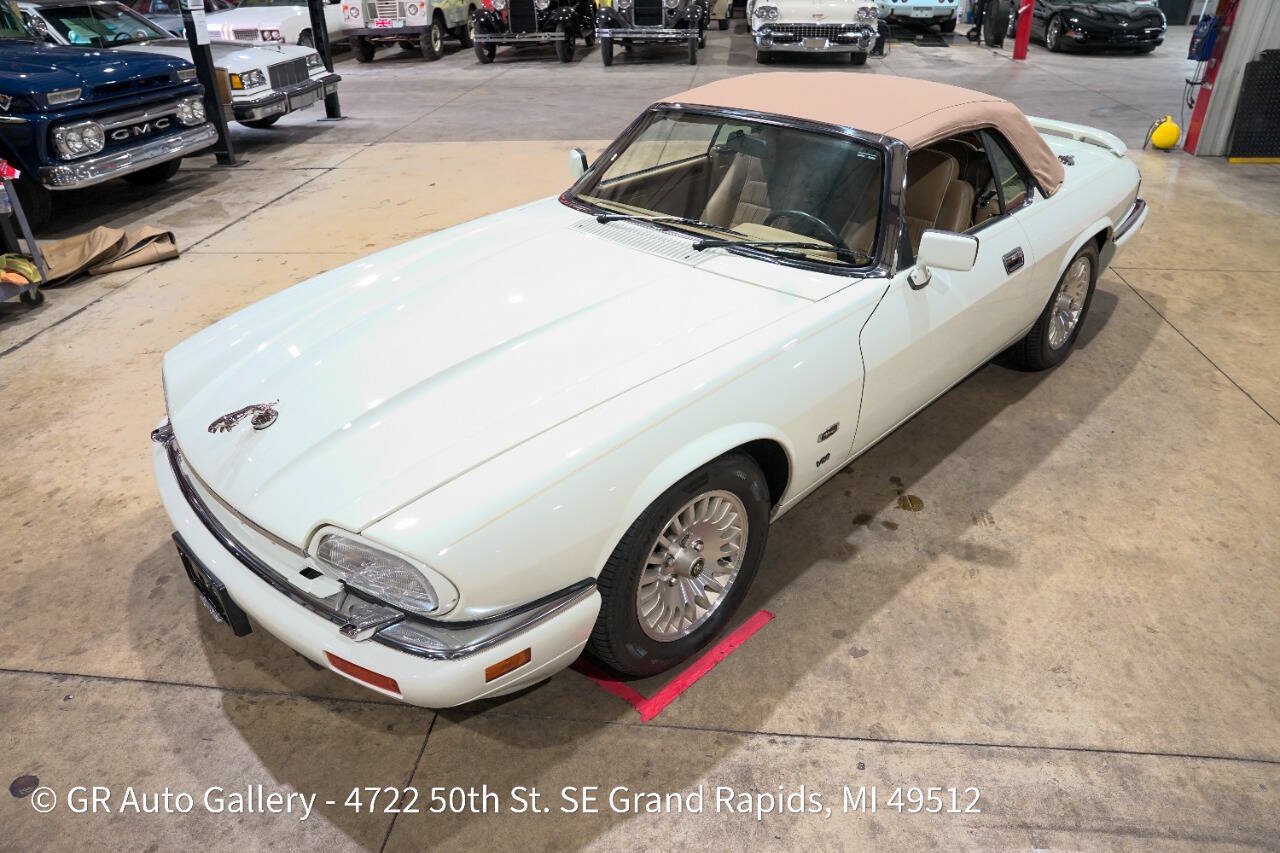 Used 1995 Jaguar XJS V12 Convertible RWD image 29