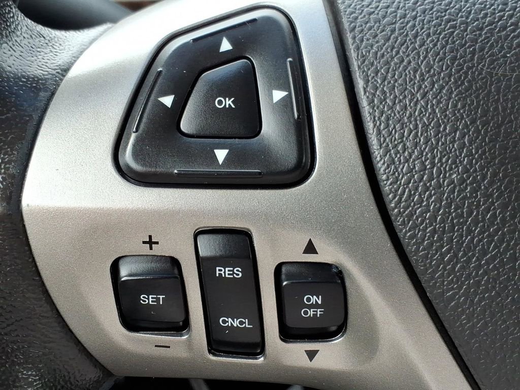 Used 2017 Ford Taurus Limited FWD image 25