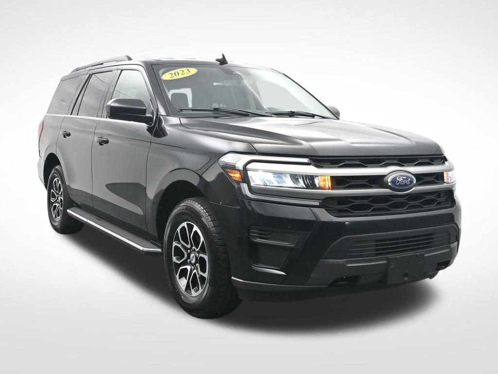 Used 2023 Ford Expedition XLT image 3