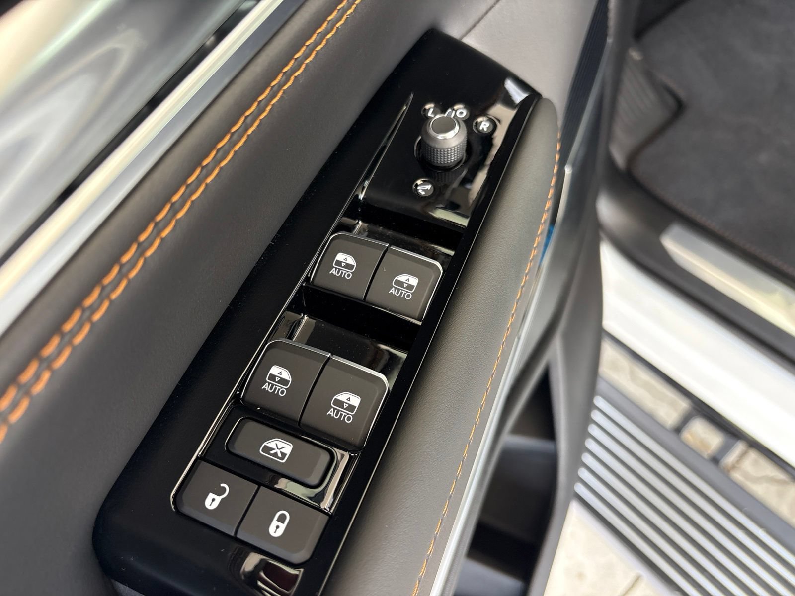 New 2026 Jeep Grand Wagoneer Summit AWD/4WD image 13