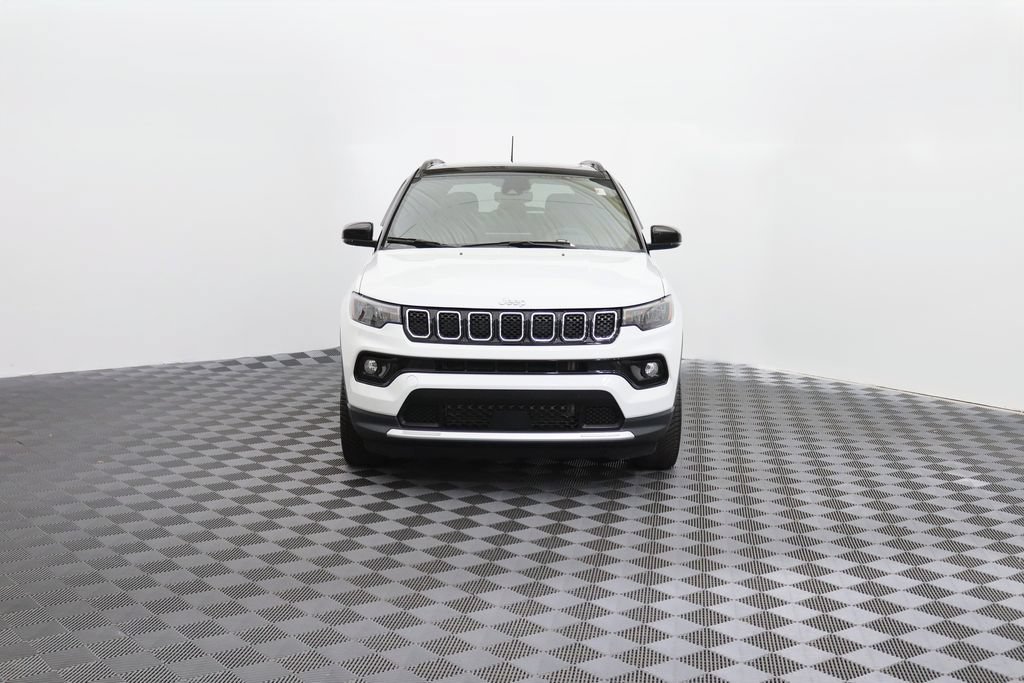 Used 2023 Jeep Compass Limited w/ Elite Group AWD/4WD image 2