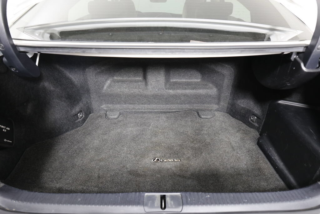 Used 2016 Lexus ES 300h w/ Luxury Package w/Wood Trim FWD image 18