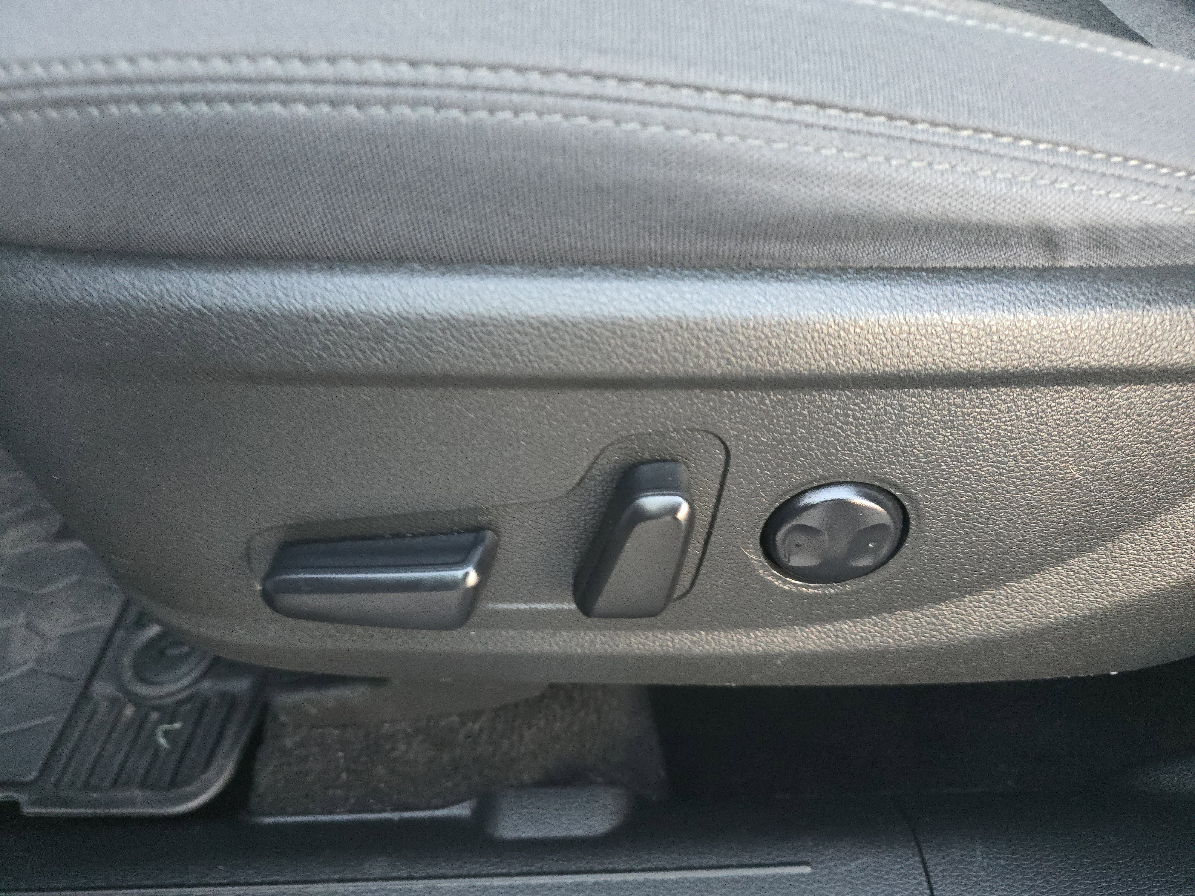 Used 2023 Hyundai Santa Fe SEL image 7