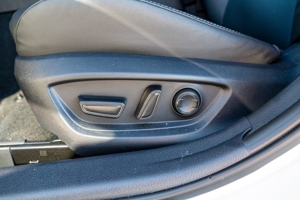 Used 2025 Toyota Camry SE w/ Convenience Package image 20