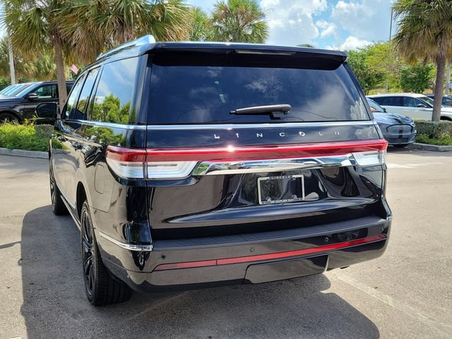Certified 2023 Lincoln Navigator Reserve w/ Monochromatic Package AWD/4WD image 4