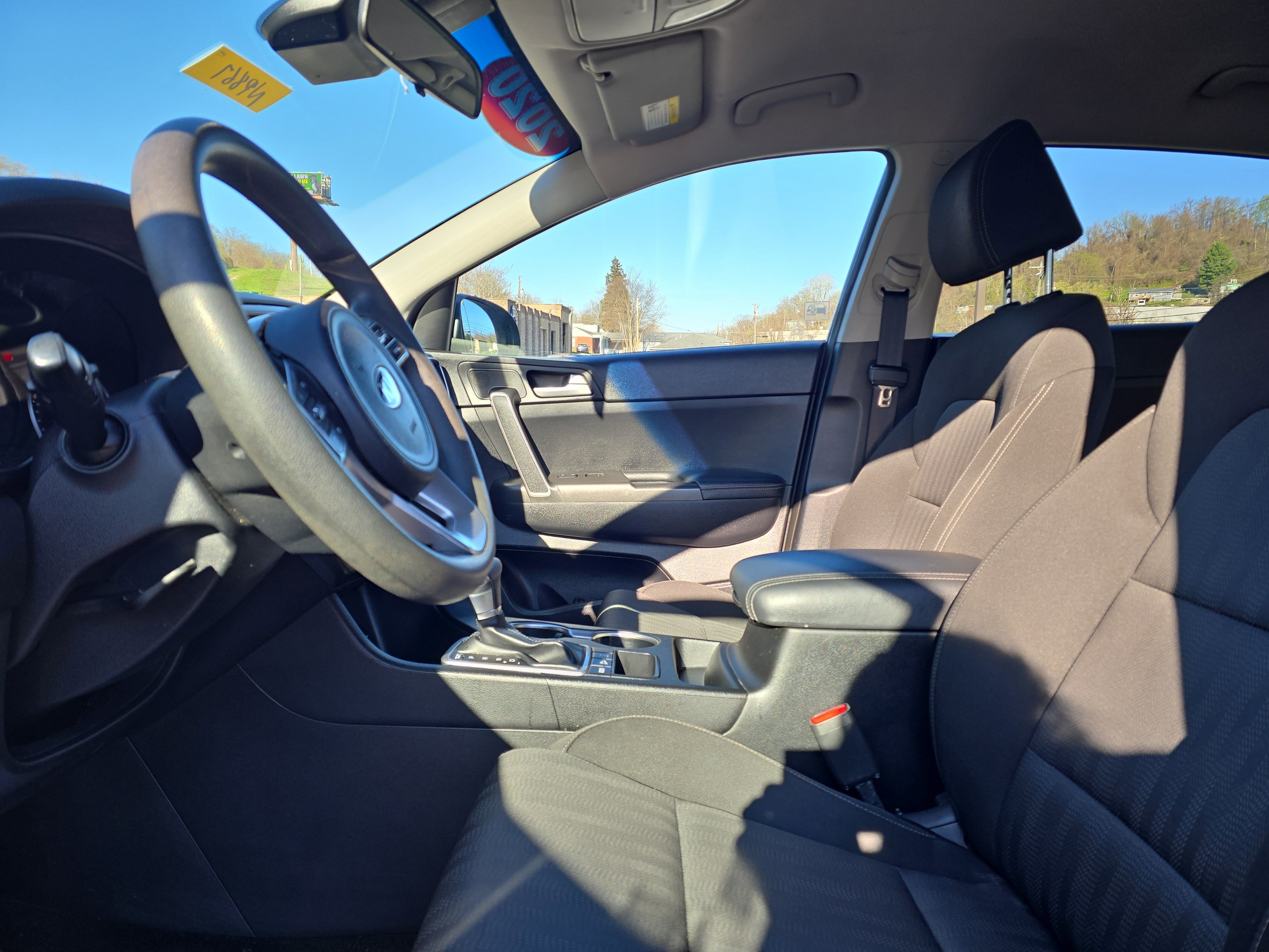 Used 2020 Kia Sportage LX image 11