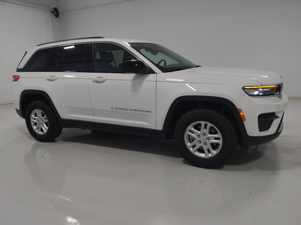 Used 2023 Jeep Grand Cherokee Laredo w/ Luxury Tech Group I AWD/4WD image 11