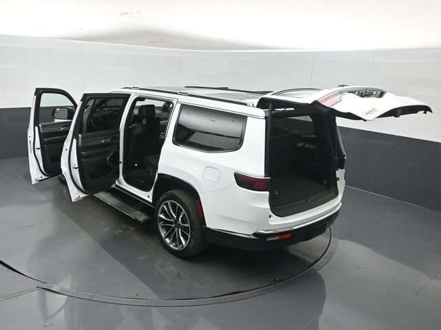 Used 2025 Jeep Wagoneer Series III w/ Premium Group I AWD/4WD image 61