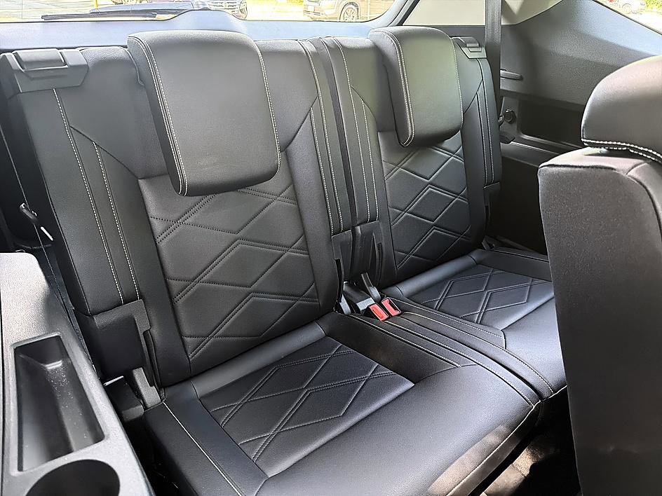 Used 2025 Volkswagen Atlas SE FWD image 21