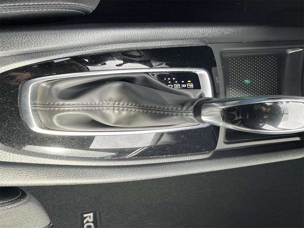 Used 2018 Nissan Rogue SV image 19