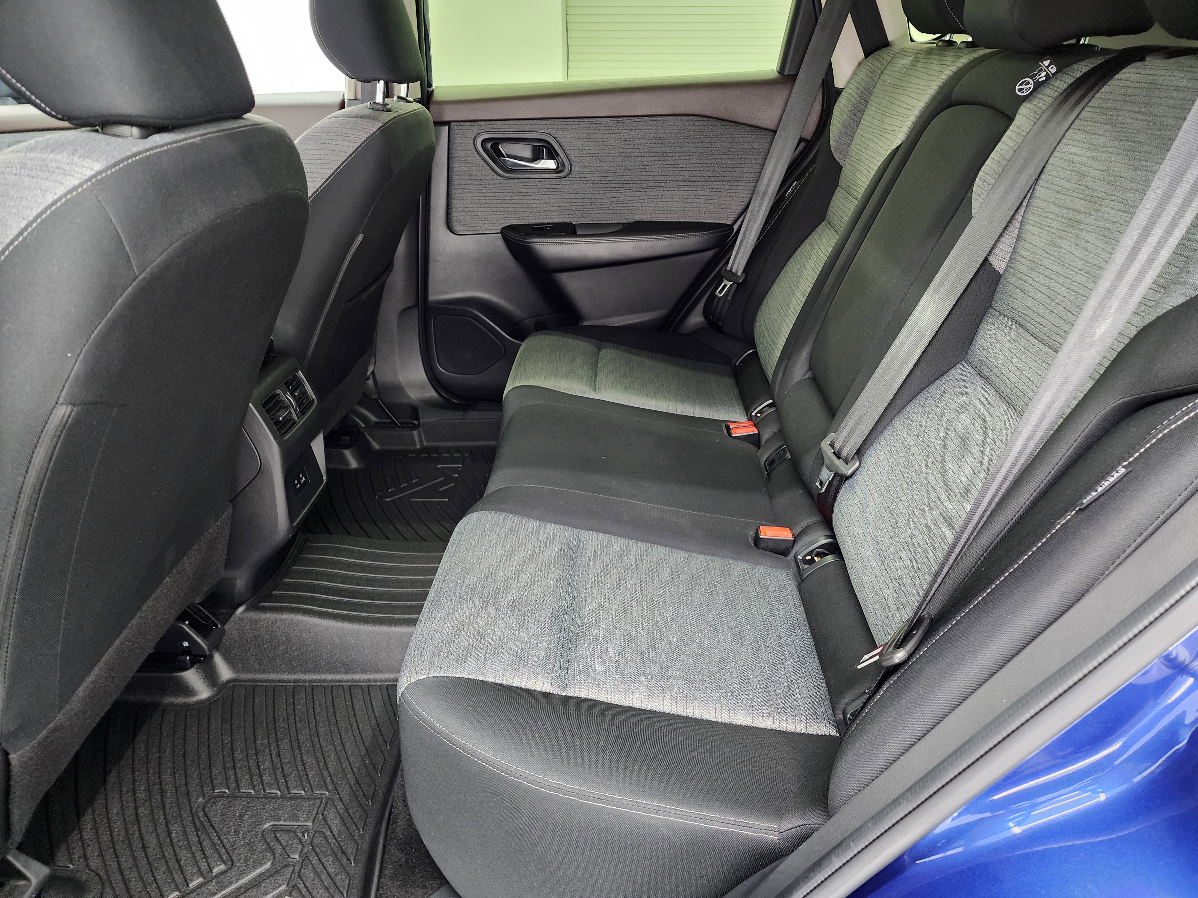 Used 2023 Nissan Rogue SV image 9