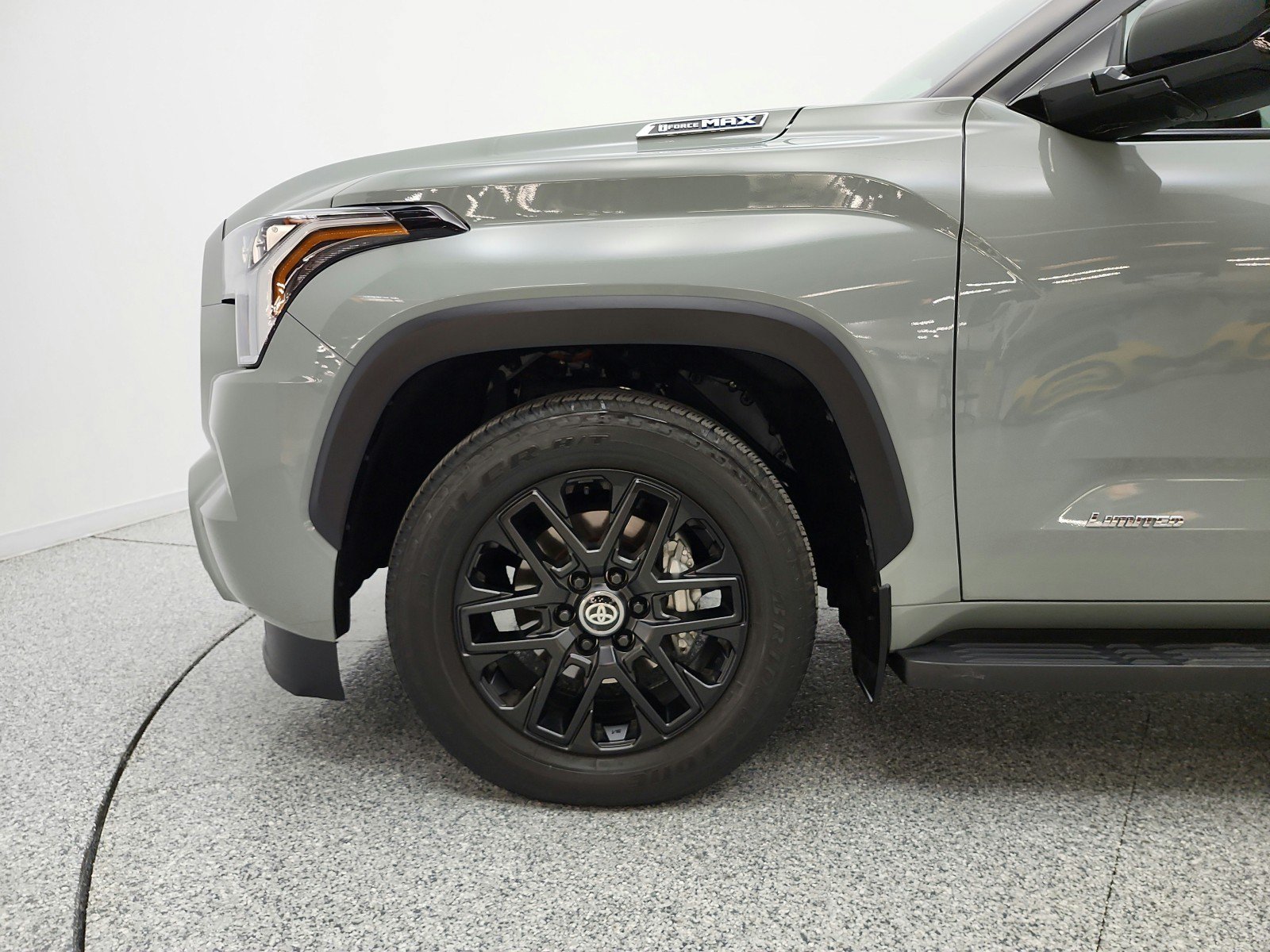 Used 2025 Toyota Sequoia Limited w/ Tow Technology Package AWD/4WD image 22