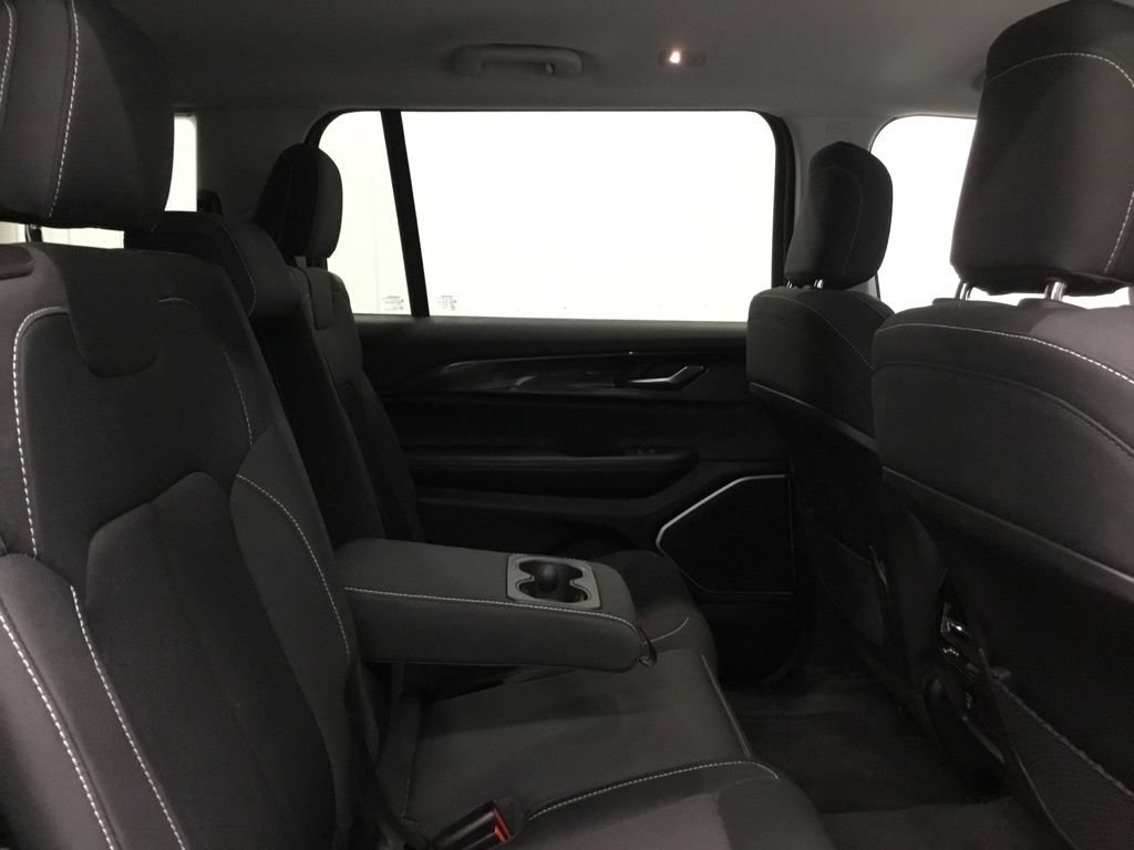 Used 2022 Jeep Grand Cherokee L Laredo w/ Luxury Tech Group I AWD/4WD image 19